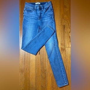 Madewell Roadtripper size 24 skinny blue jeans